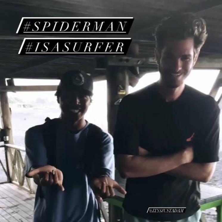 Potret Andrew Garfield liburan di Bali. (Twitter/@endruu)