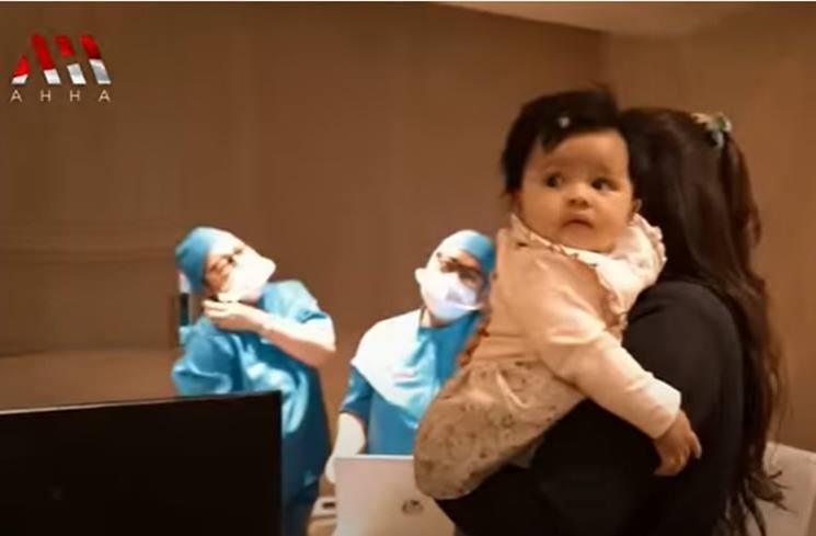 Momen Ameena Dibawa ke Rumah Sakit. (YouTube/AH)