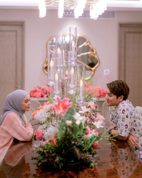 Potret Lesti Kejora dan Rizky Billar Rayakan Anniversary Pertama (instagram/@askar_photography)