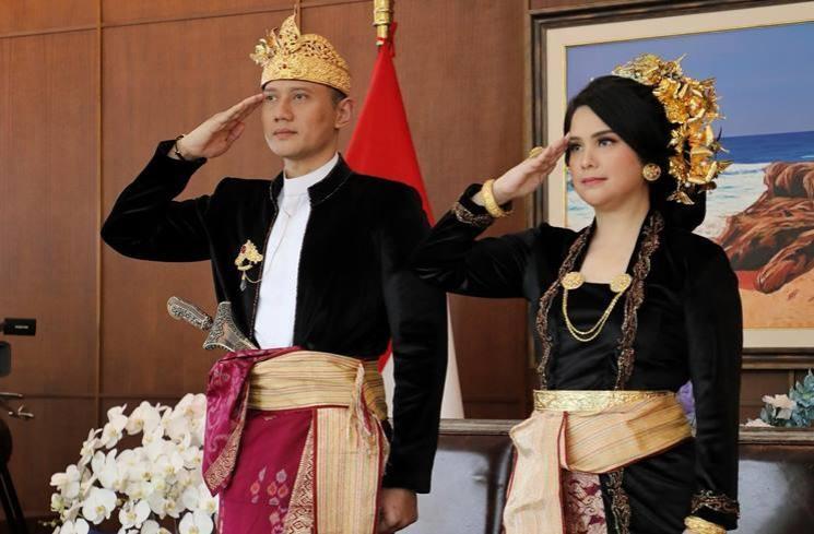 Potret Keluarga AHY Pakai Baju Bali. (Instagram/@annisayudhoyono)
