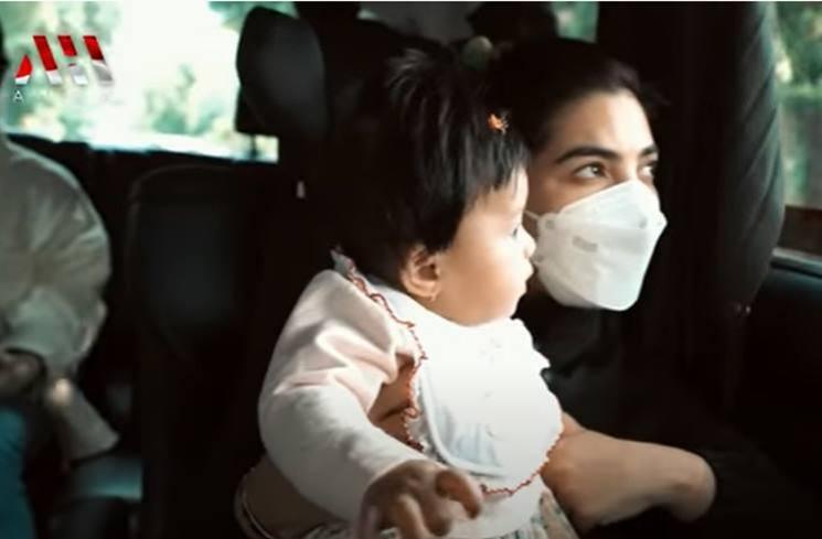 Momen Ameena Dibawa ke Rumah Sakit. (YouTube/AH)