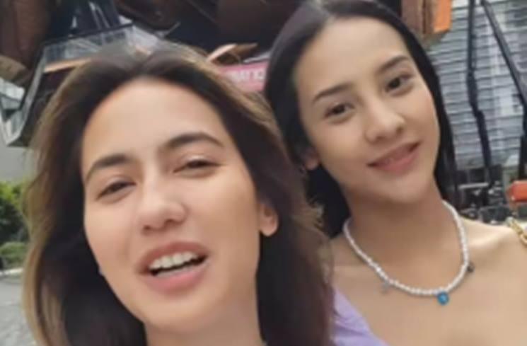 Potret Kebersamaan Anya Geraldine dan Pevita Pearce. (Instagram/pevpearce)