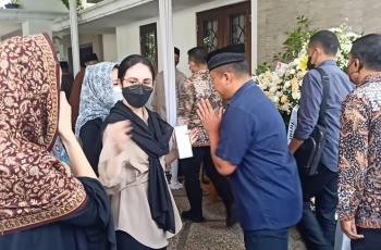 Arumi Bachsin Terpukul Kehilangan Sosok Ayah Mertua: Sayangnya Tidak Dibeda-bedakan