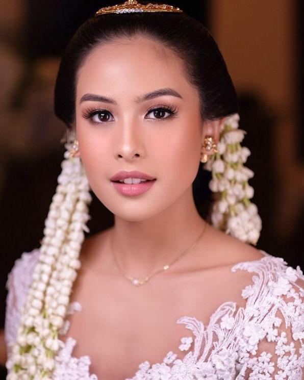 Artis Pernah Dirias MUA Marlene Hariman(Instagram/@maudyayunda)