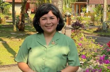7 Potret Joy Tobing Pakai Baju Persit, Cantiknya Bukan Main!