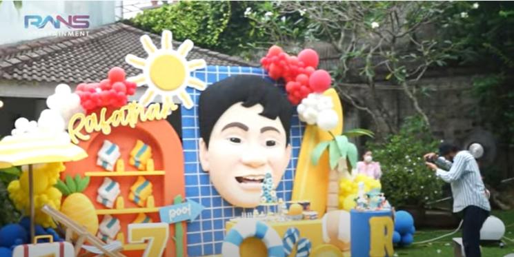 Potret Pesta Ulang Tahun Rafathar ke-7. (YouTube/RANS ENTERTAINMENT)