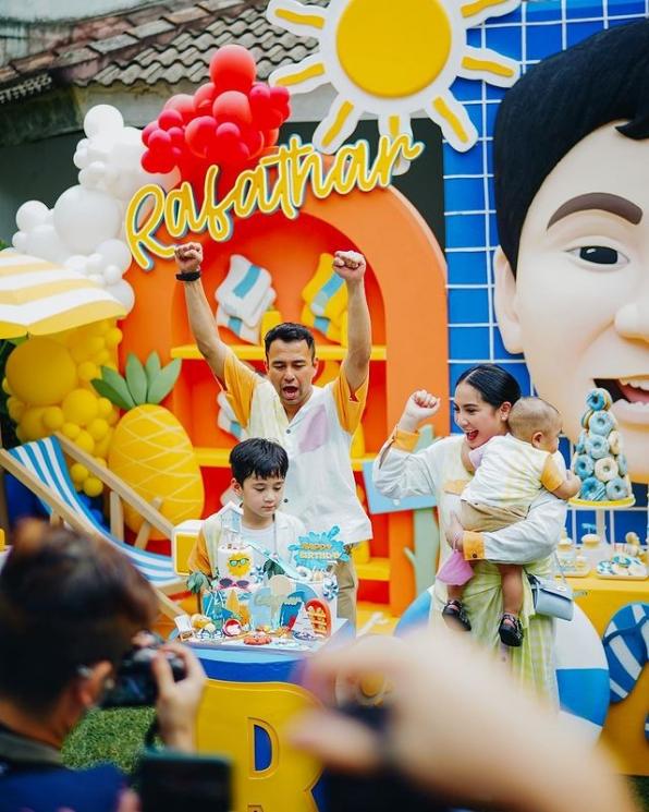 Potret Pesta Ulang Tahun Rafathar ke-7. (Instagram/melmistake)