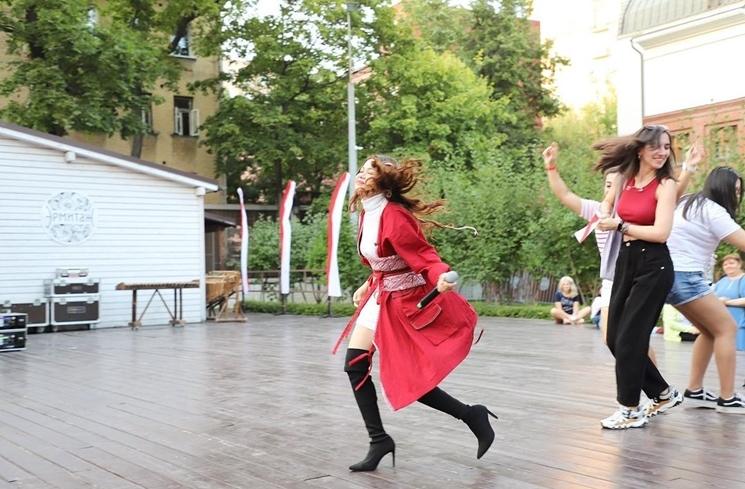 Momen Rara LIDA Goyang KBRI Moscow (Instagram/lida_rara06)