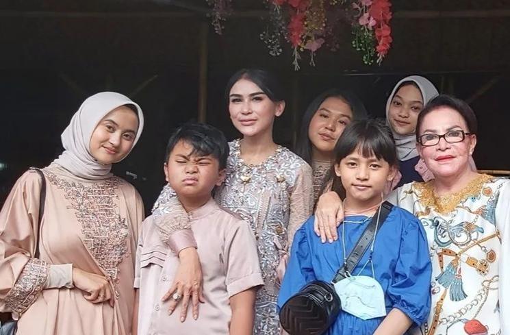 Potret Kayla Cucu Mpok Atiek (Instagram/@mpok.atiek)