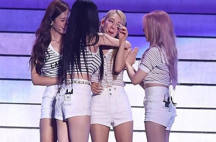 Hyoyeon Girls Generation nangis saat konser (Koreaboo)