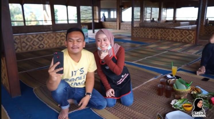 Potret Restoran Rizky Billar dan Lesti Kejora. (YouTube/LESTI CHANNEL)