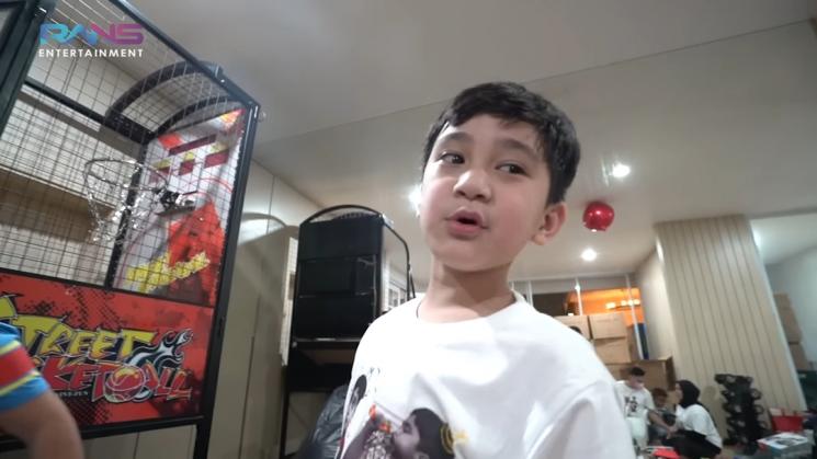 Momen Rafathar Buka Kado Ulang Tahun (YouTube Rans Entertainment)