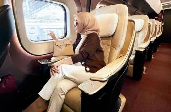 5 Potret Syahrini dan Suami Sewa Gerbong Kereta di Jepang, Bikin Iri!