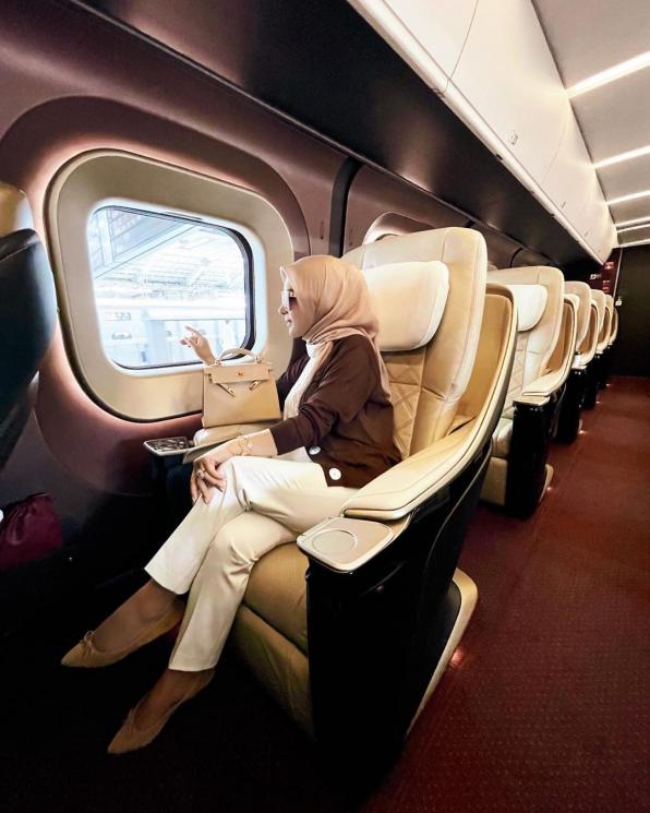 Potret Syahrini dan Suami Sewa Gerbong Kereta di Jepang (instagram/princessyahrini)