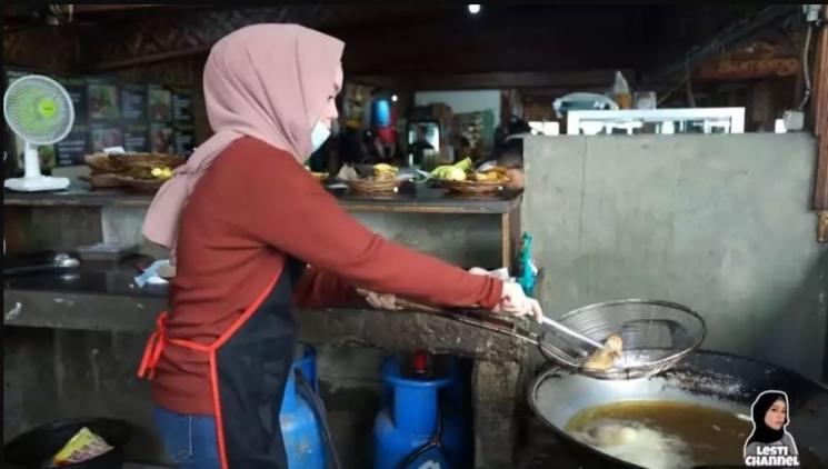 Potret Restoran Rizky Billar dan Lesti Kejora. (YouTube/LESTI CHANNEL)