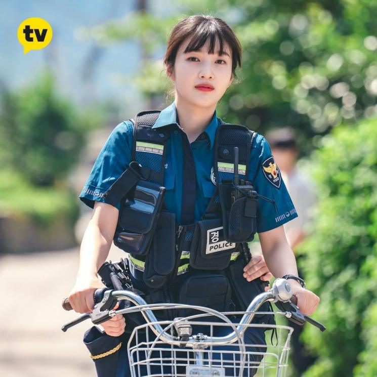 Pesona Joy Red Velvet di Once Upon a Small Town (Instagram/@kakaotv.official)