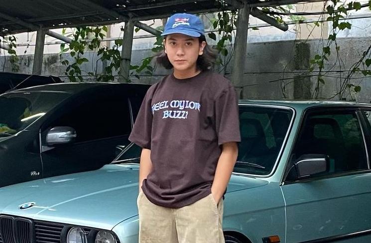Potret ganteng Iqbaal Ramadhan berambut gondrong (Instagram/@iqbaal.e)