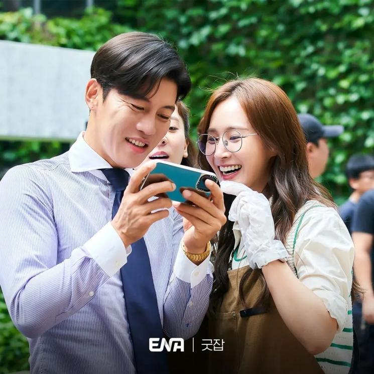 Potret Eum Moon Suk di Good Job (Instagram/@channel.ena.d)