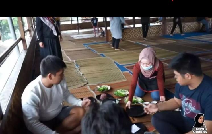 Potret Restoran Rizky Billar dan Lesti Kejora. (YouTube/LESTI CHANNEL)