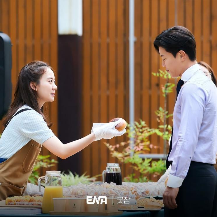 Potret Eum Moon Suk di Good Job (Instagram/@channel.ena.d)