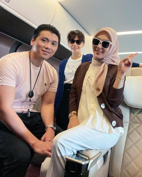 Potret Syahrini dan Suami Sewa Gerbong Kereta di Jepang (instagram/princessyahrini)