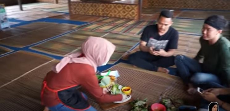Potret Restoran Rizky Billar dan Lesti Kejora. (YouTube/LESTI CHANNEL)