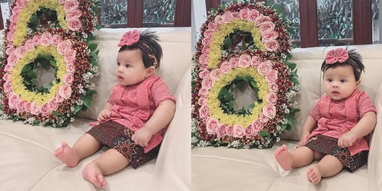 Gaya gemas Ameena rayakan usia 6 bulan. (Instagram/@attahalilintar)