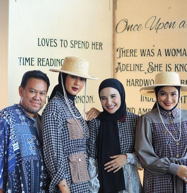 Potret Titi Kamal dan Paula Verhoeven Berhijab. (Instagram/zaskiasungkar15)