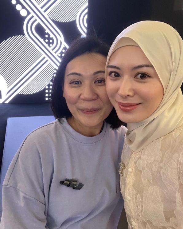 Potret Ayana Moon Kembali Tampil Syari (instagram/xolovelyayana)