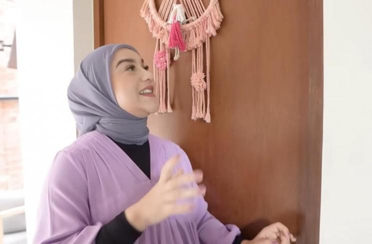 Potret kamar anak kedua Irish Bella. (YouTube/Aish TV)