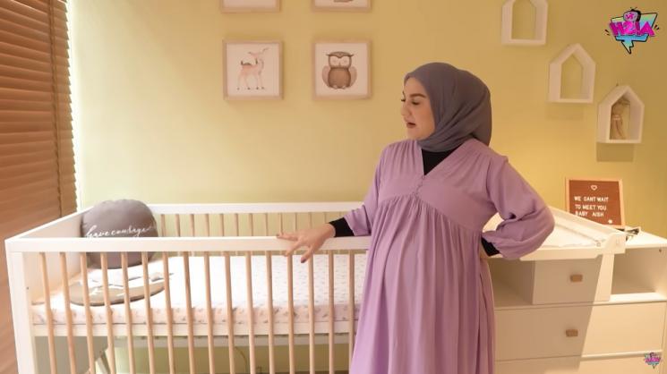 Potret kamar anak kedua Irish Bella. (YouTube/Aish TV)