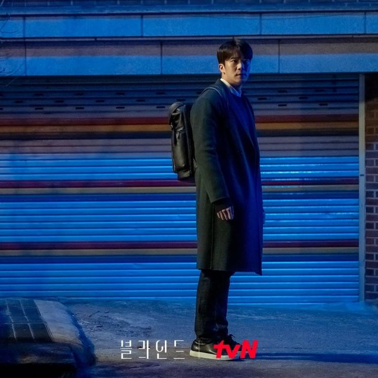 Potret Ha Seok Jin di Blind (Instagram/@tvn_drama)