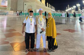 10 Potret Sensen Asisten Raffi Ahmad Umrah, Tampil Pakai Brewok bak Sultan Arab