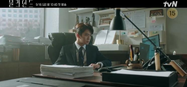 Potret Ha Seok Jin di Blind (Instagram/@tvn_drama)