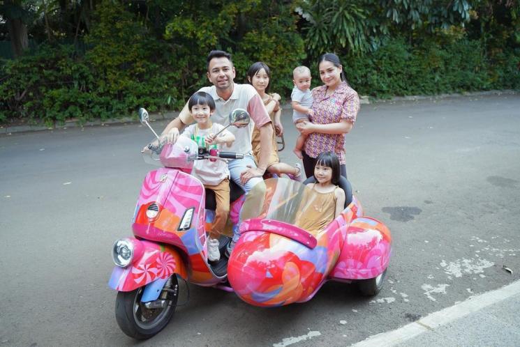 Potret RANS Bareng Kimbab Family (instagram/@raffinagita1717)