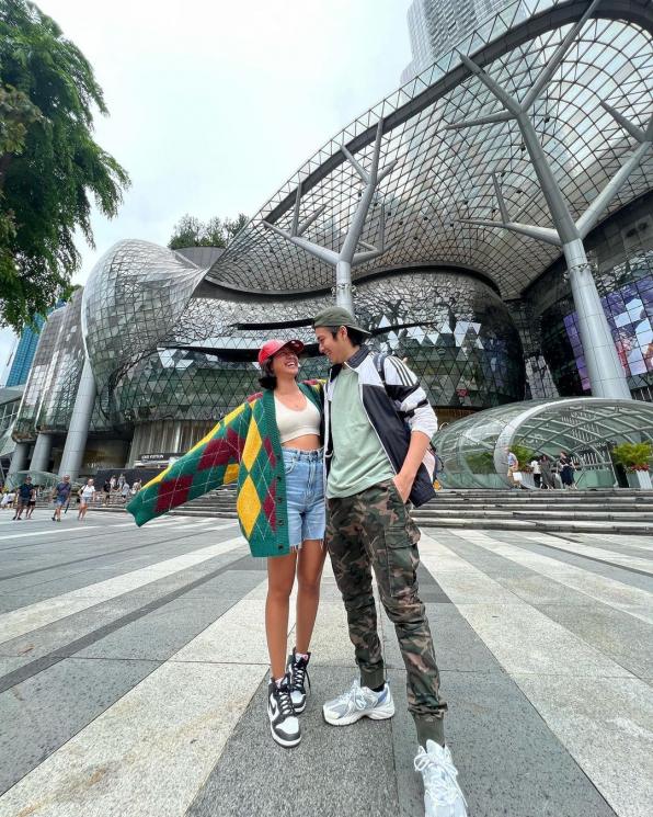 Momen Angga Yunanda Ajak Pacar Liburan ke Singapura (instagram/@shenacinnamon)