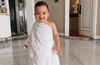 Ukkasya Pakai Baju Ihram Siap Berangkat Umrah, Penampilannya Gemoy Banget!