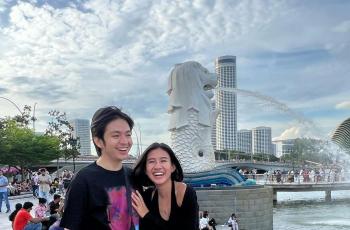 10 Momen Angga Yunanda Ajak Pacar Liburan ke Singapura, Nonton Konser Bareng