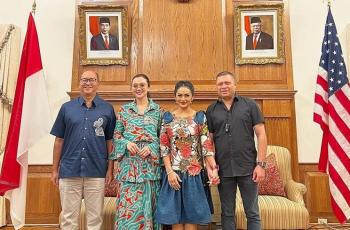 9 Pesona Awet Muda Krisdayanti saat di Amerika, Kayak Seumuran dengan Amora!