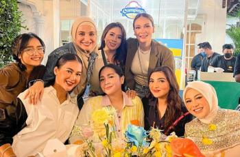 Fuji Tiba-Tiba Ikut Foto Bareng, Reaksi Shireen Sungkar Disorot