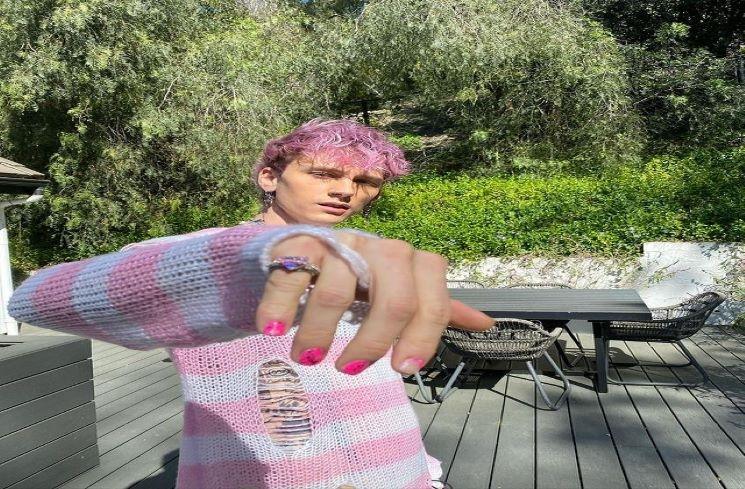 Seleb Cowok Suka Pakai Kuteks. (Instagram/machinegunkelly)
