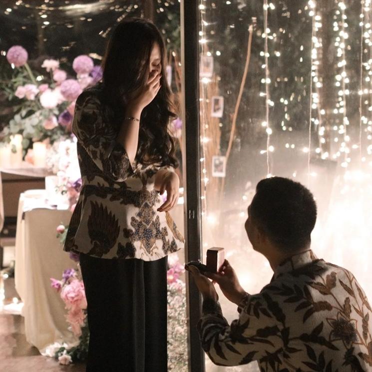 Momen Lamaran Jess No Limit dan Sisca Kohl (instagram/@jessnolimit)
