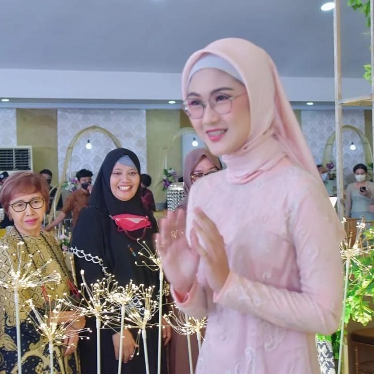 Potret Sherin anak gadis Ine Sinthya. (Instagram/@inesinthya)