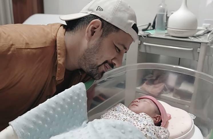 Potret Wajah Puti Sabai Anak Kedua Irish Bella. (YouTube/AISH TV)