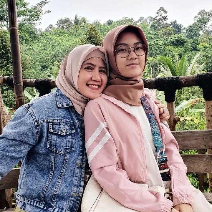 Potret Sherin anak gadis Ine Sinthya. (Instagram/@inesinthya)