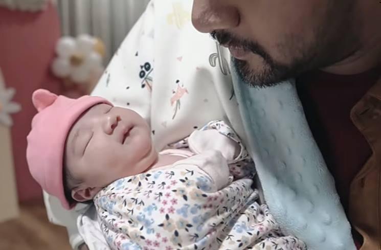 Potret Wajah Puti Sabai Anak Kedua Irish Bella. (YouTube/AISH TV)