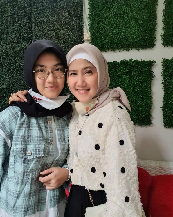 Potret Sherin anak gadis Ine Sinthya. (Instagram/@inesinthya)