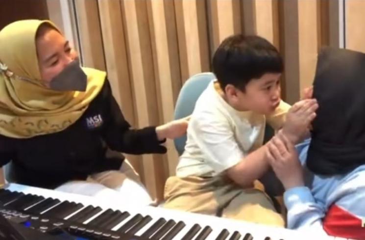Rafathar dan Mbak Lala (TikTok/@pecanduoxigenn)