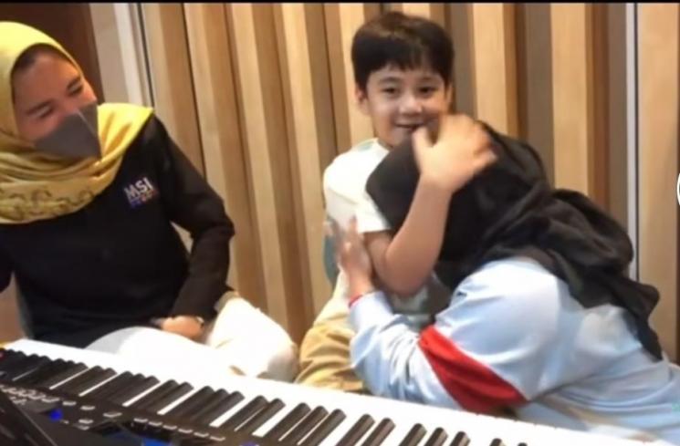 Rafathar dan Mbak Lala (TikTok/@pecanduoxigenn)