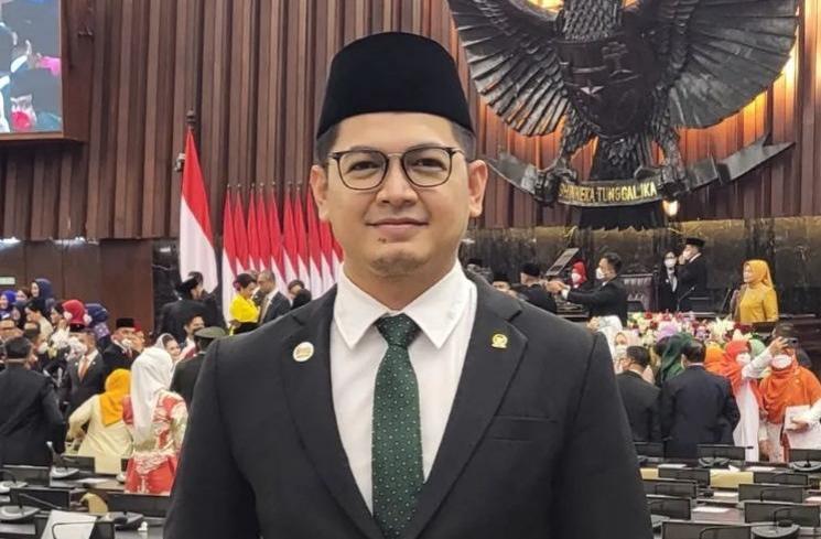 Pesinetron Terjun ke Dunia Politik (Instagram/@tommykurniawann)